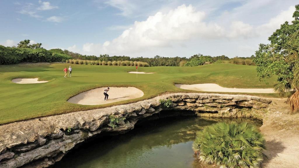 Discover Cancuns All-Inclusive Golf Resorts