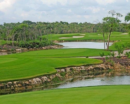 Exploring the Golf Courses in Riviera Maya