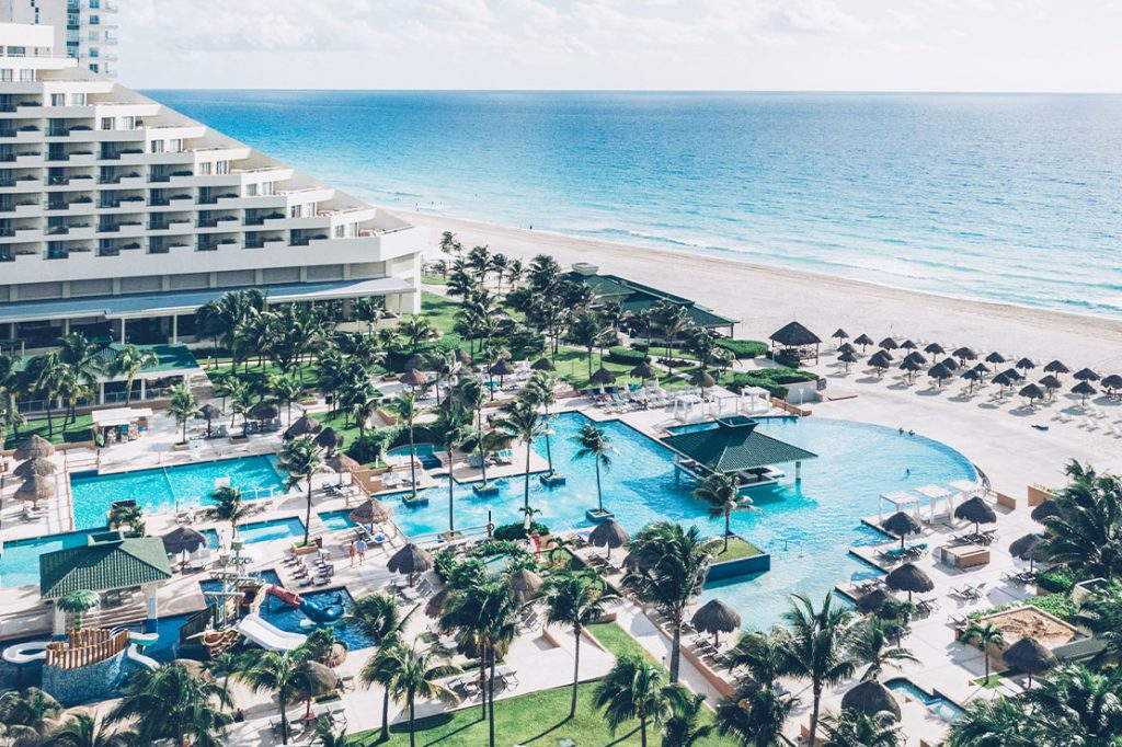 Relax and Unwind: Cancun Hotel Day Passes Offer the Perfect Escape