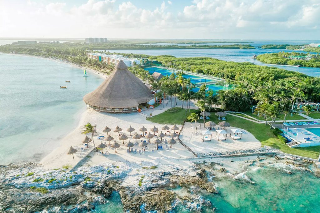 Relax and Unwind: Cancun Hotel Day Passes Offer the Perfect Escape